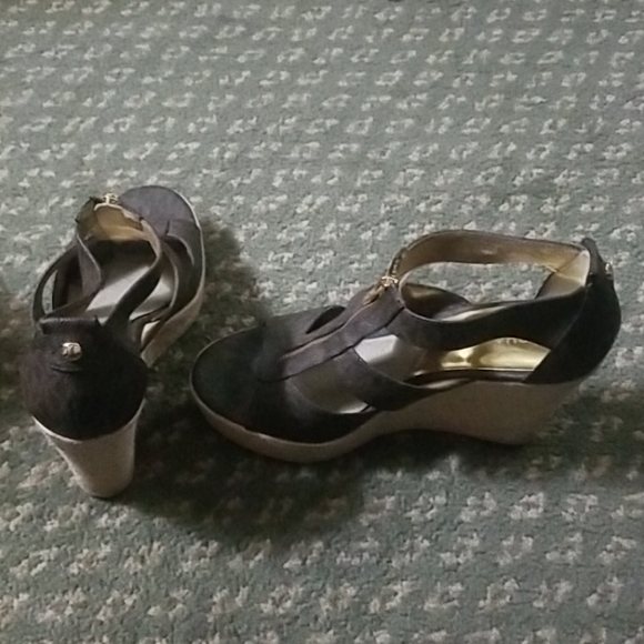 Michael Kors Wedge - Picture 3 of 3